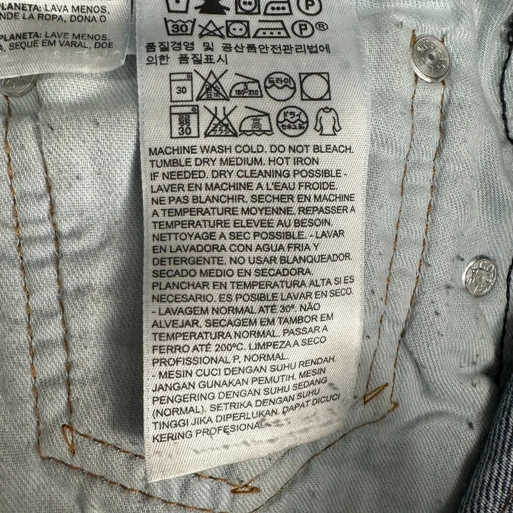 Levis levis 505